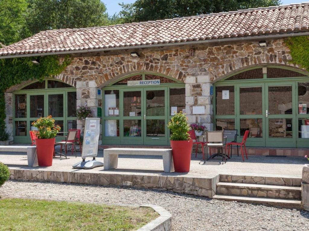 Camping Les Gorges Du Chambon Hotel Eymouthiers  Exterior photo