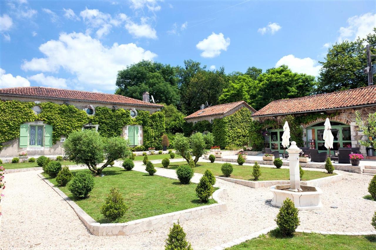 Camping Les Gorges Du Chambon Hotel Eymouthiers  Exterior photo