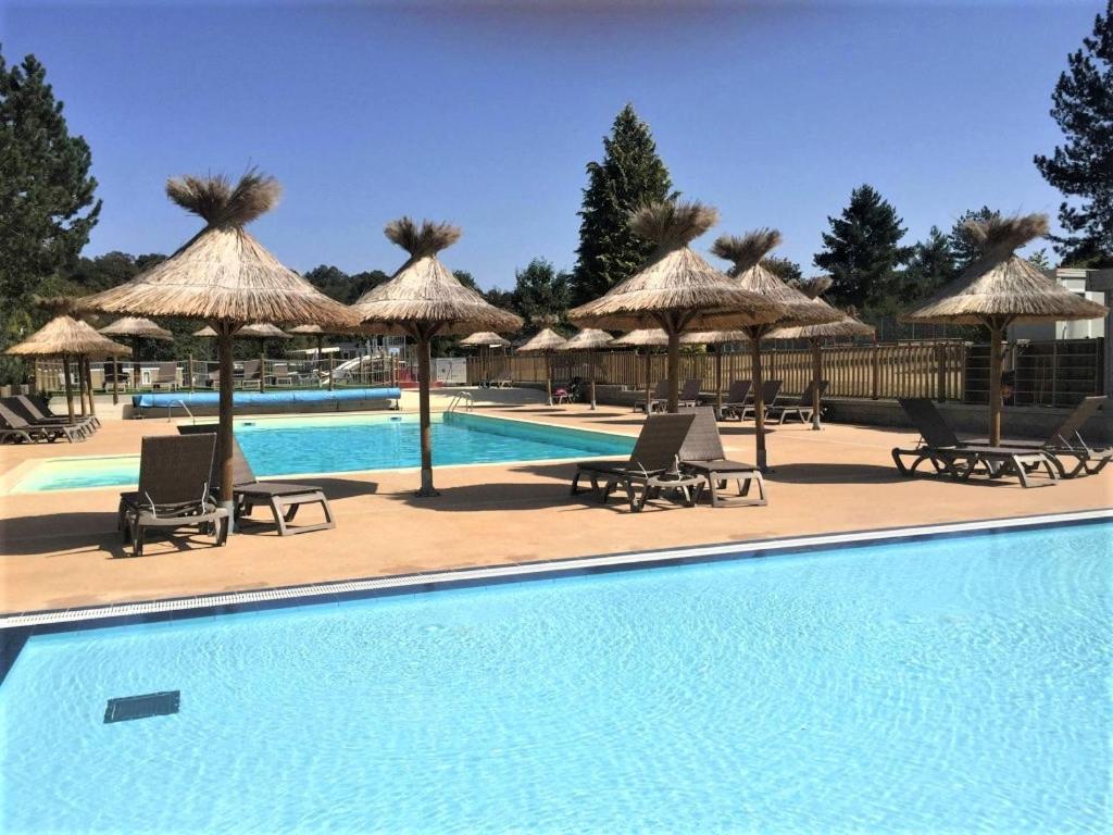 Camping Les Gorges Du Chambon Hotel Eymouthiers  Exterior photo