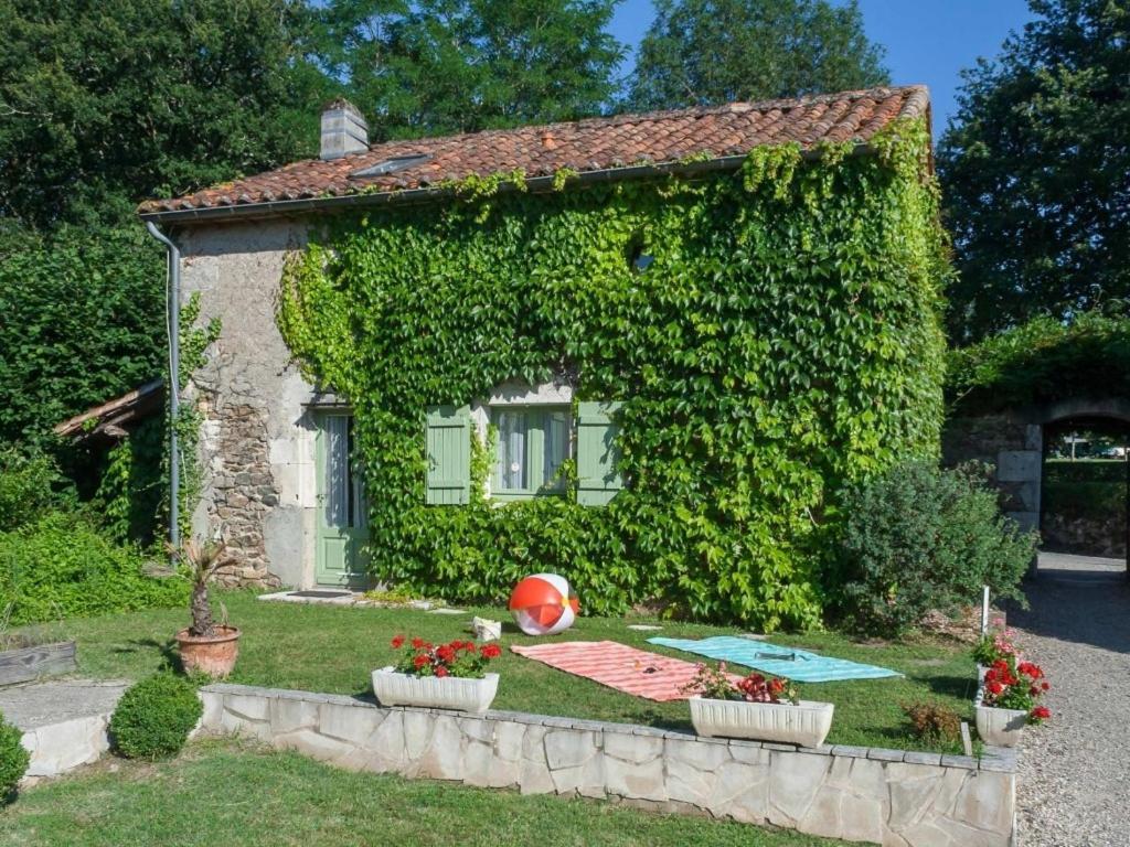 Camping Les Gorges Du Chambon Hotel Eymouthiers  Exterior photo