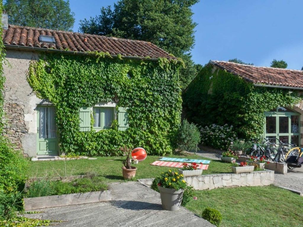 Camping Les Gorges Du Chambon Hotel Eymouthiers  Exterior photo